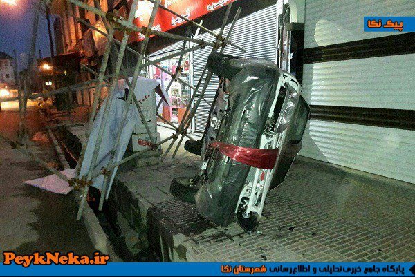 سقوط پراید از داربست+تصاویر