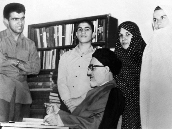 دیدار خانوادگی آیت الله طالقانی+ عکس