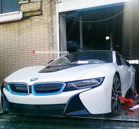 تصویر/ ورود BMW i8 به فرودگاه امام