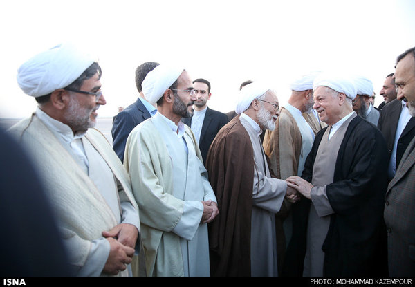 تصاویر/ صف استقبال از هاشمی در فرودگاه مشهد