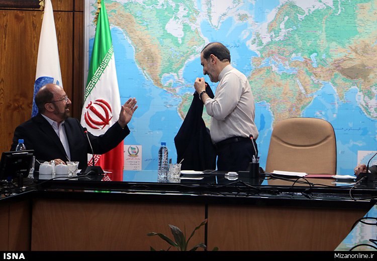 چرا ولایتی در دیدار هیات لبنانی کتش را کند؟+تصاویر