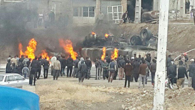تصاویر/ انفجار تانکر پس از برخورد با پل