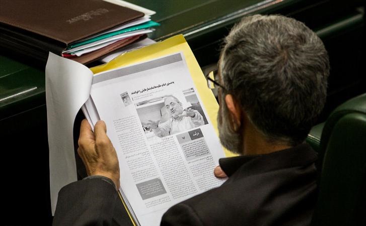 عکس محسن رفیقدوست در دست حدادعادل
