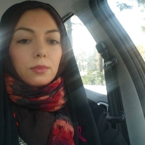 عکس/ سلفی یهویی آزاده نامداری در خودرو شخصی اش