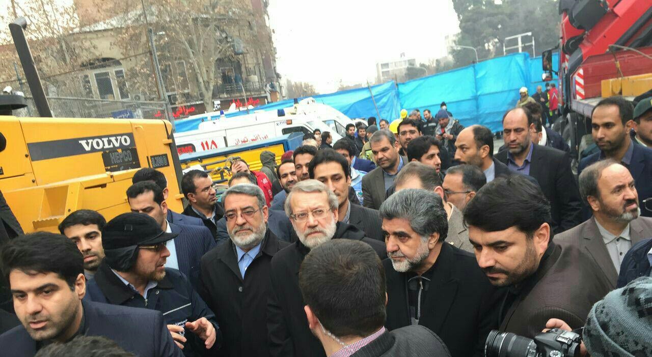 تصاویر/ حضور لاریجانی در محل حادثه پلاسکو