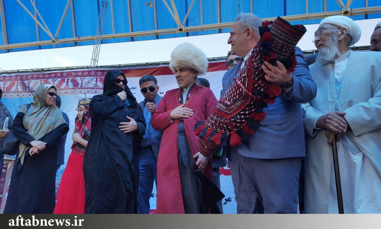 تصویر/ سخنگوی دولت در لباس محلی استان گلستان
