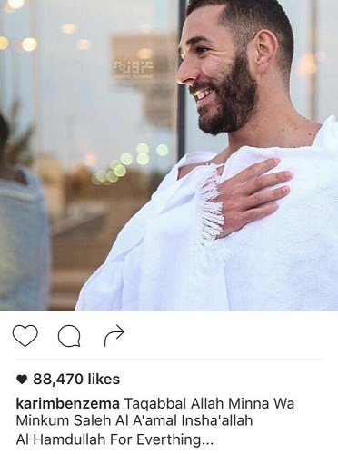 مهاجم جنجالی رئال در لباس احرام+تصویر