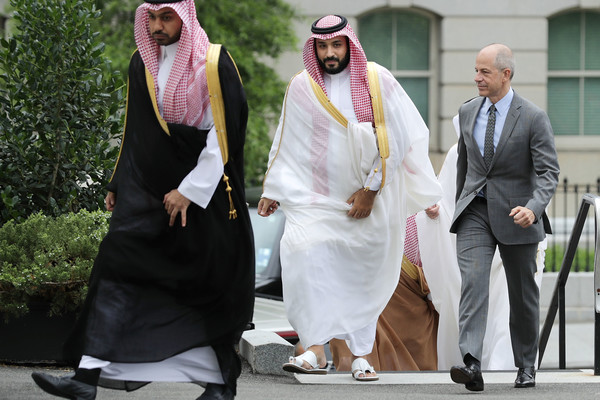 شاهزاده سعودی در کاخ سفید با دمپایی سفید! +تصاویر