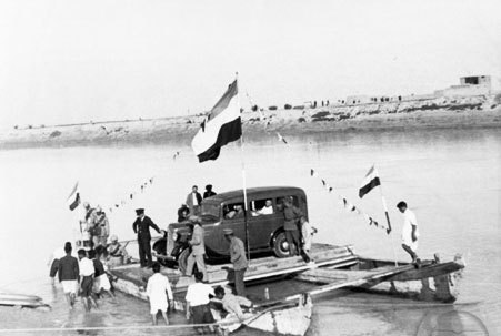 عکس/ عبور اتومبیل رضا شاه از رود کارون