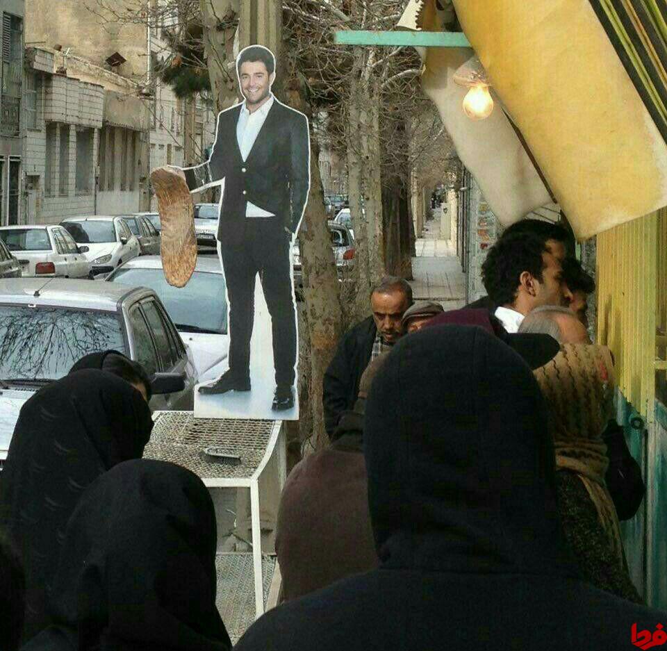عکس/ محمدرضا گلزار، مدل تبلیغاتی نانوایی شد؟!