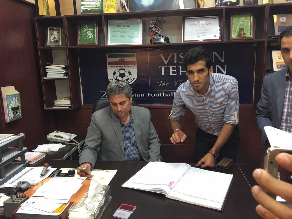 امیری قرارداد خود را با پرسپولیس ثبت کرد+تصویر