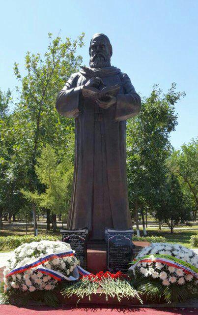 رونمایی از مجسمه عمرخیام در روسیه+تصویر