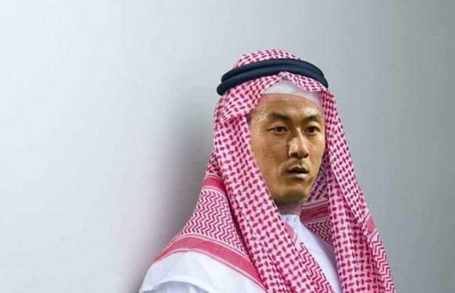 لباس عربی بر تن داور چینی بازی تایلند و عربستان+ عکس
