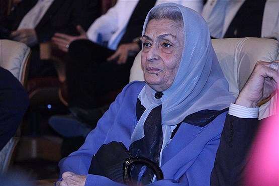 ژاله علو 90 ساله همچنان ستاره است + عکس