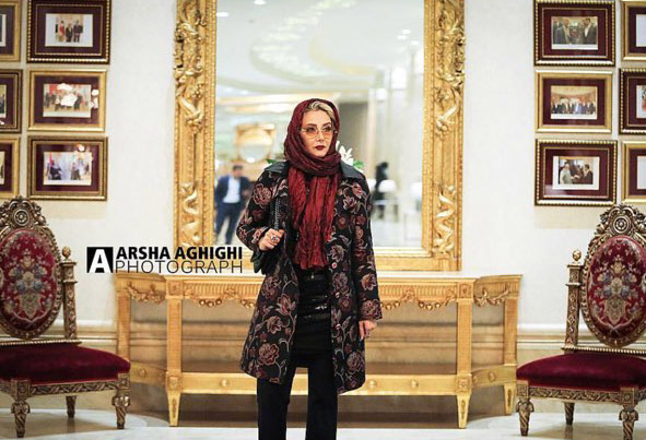 تیپ متفاوت خانم بازیگر در یک گالری! + عکس