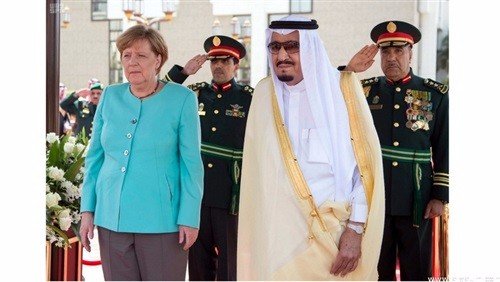 دیدار مرکل با پادشاه عربستان در جده+عکس
