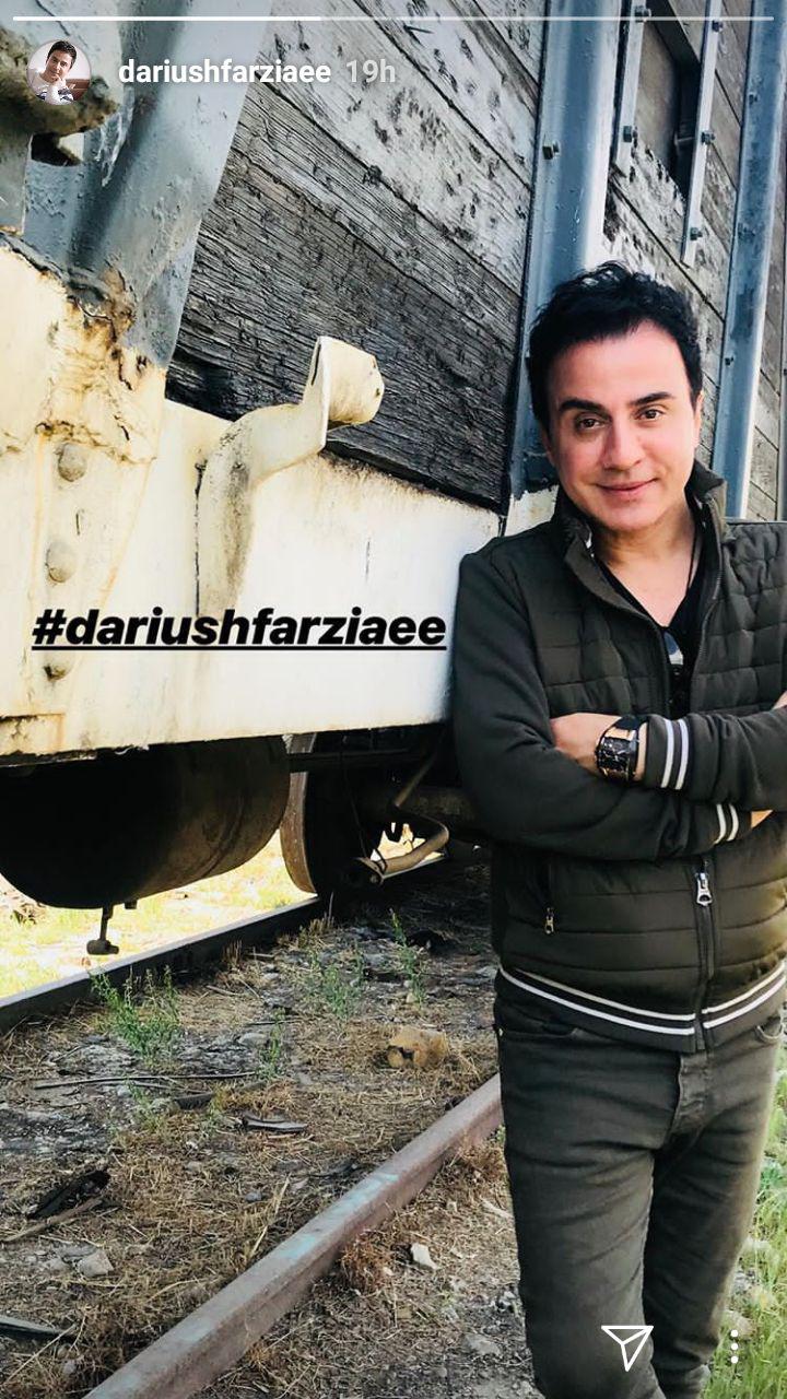 عکس عجیب مجری مشهور در یک جای عجیب