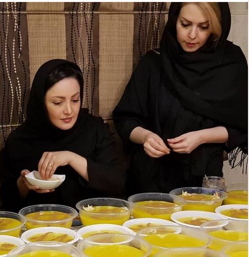 «شیلا خداداد» در حال تزیین شله زرد نذری +عکس
