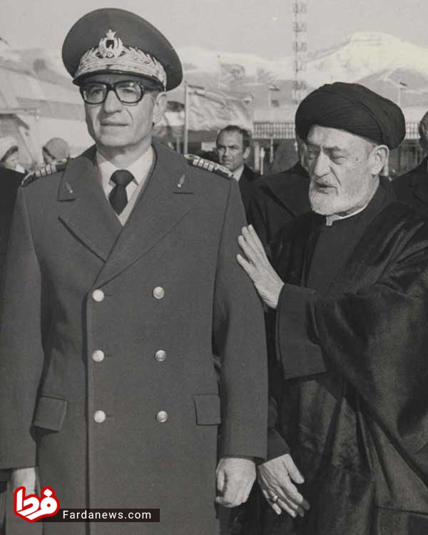 عکس یادگاری امام جمعه تهران با شاه