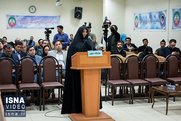 پدرش وزیر بود پدرش وزیر بود