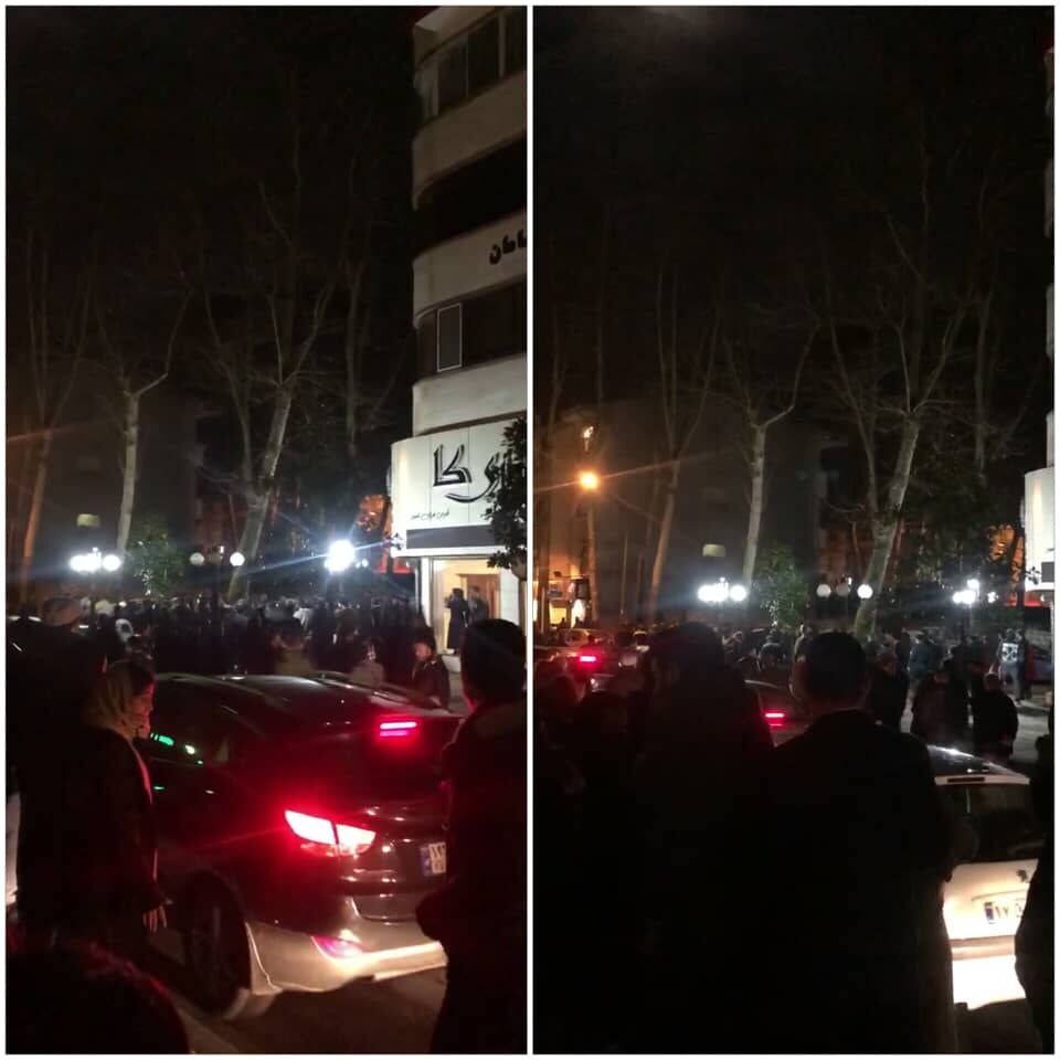 جمعی از مردم شهرهای رشت و لاهیجان تجمع کردند جمعی از مردم شهرهای رشت و لاهیجان تجمع کردند