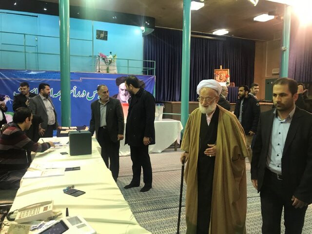 امامی کاشانی رای خود را به صندوق انداخت