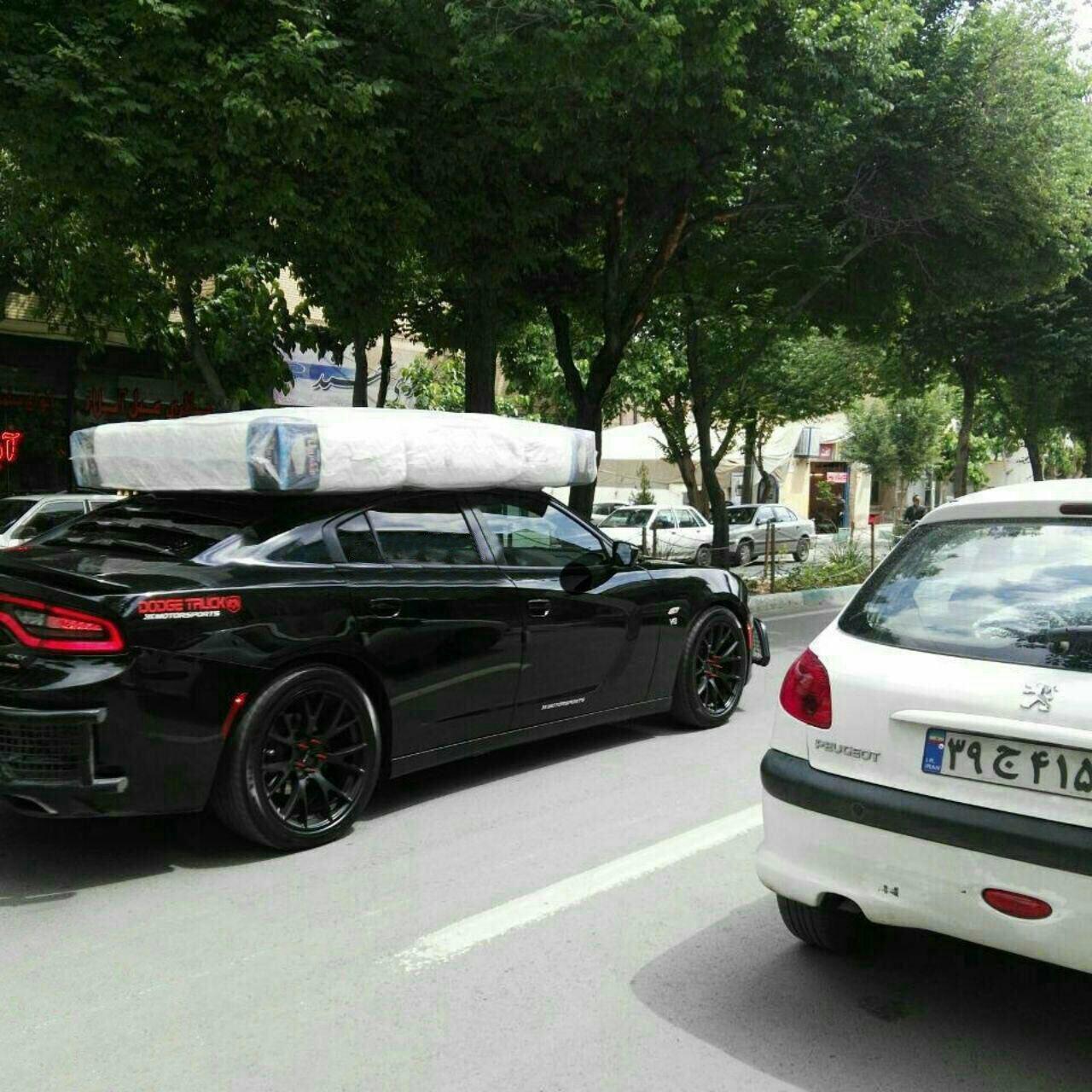 حمل بار با خودرو سواری میلیاردی در تهران +عکس