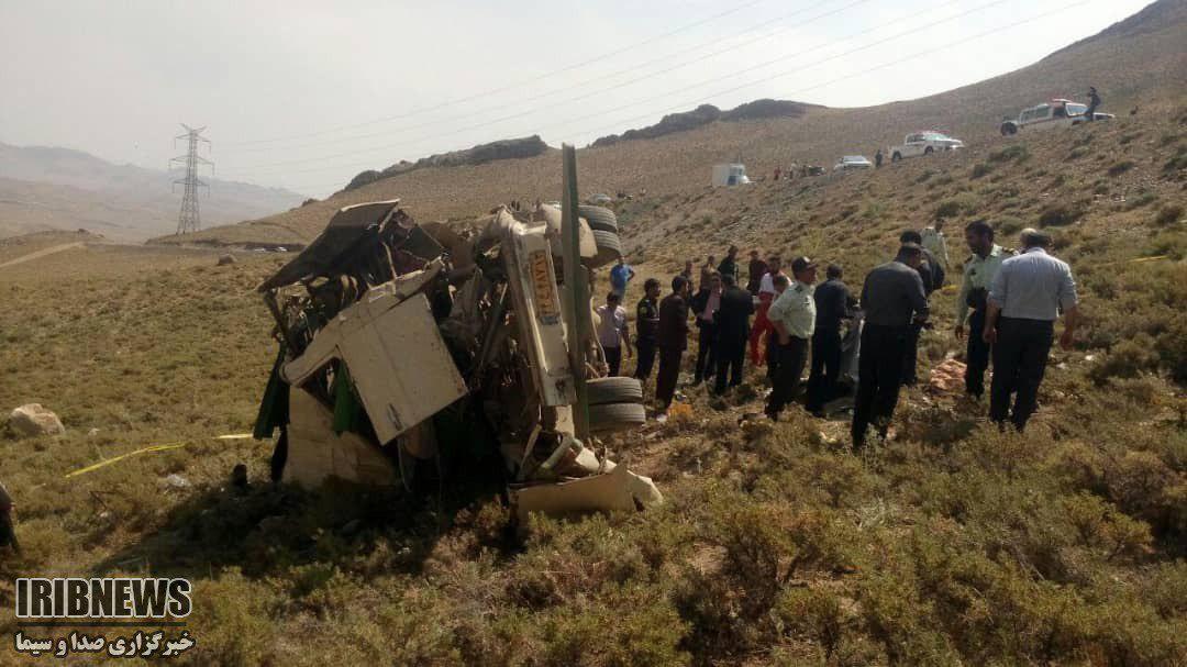 اصفهان؛ 13 کشته در سقوط مینی بوس به دره