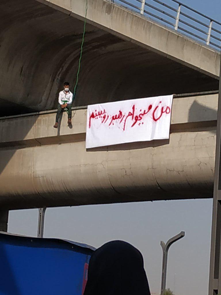 خودکشی نافرجام جوانی در پل صدر+عکس