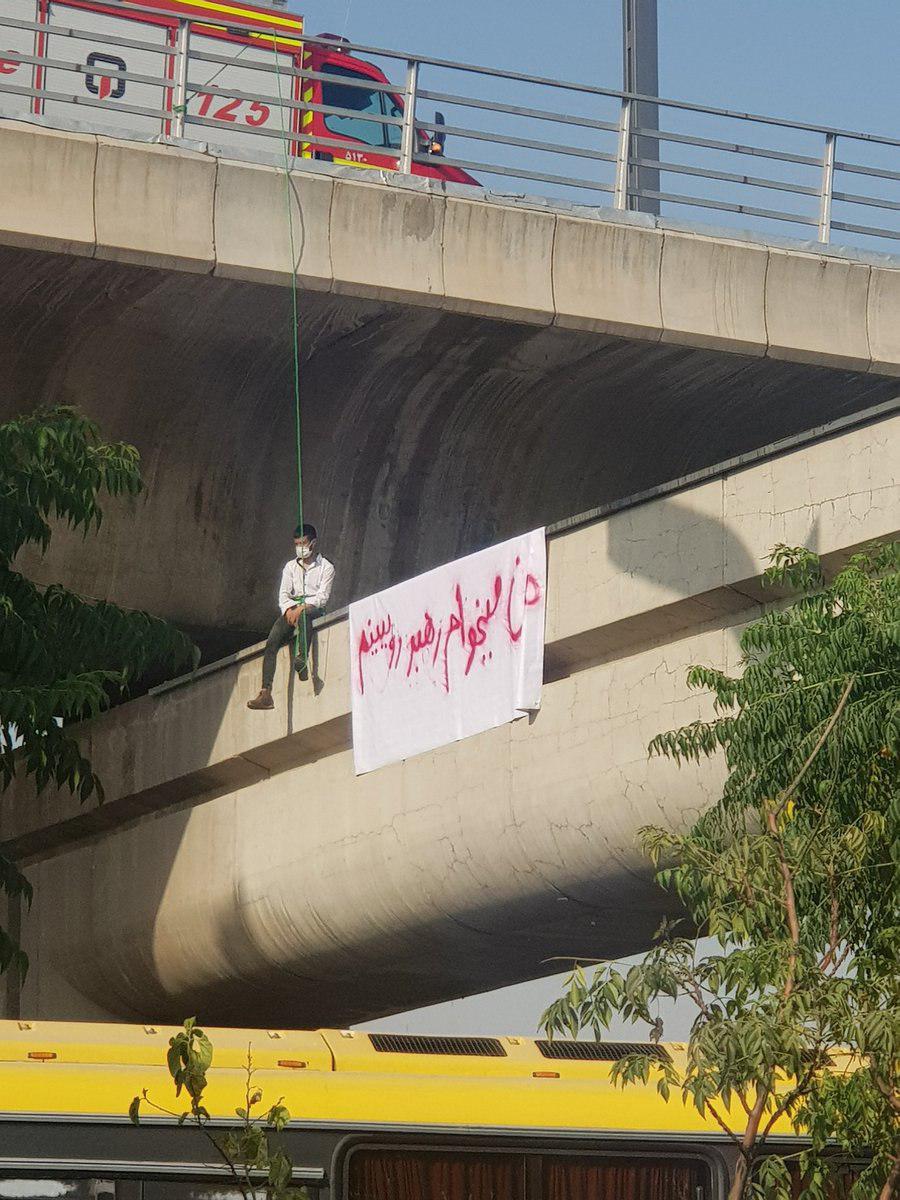 خودکشی نافرجام جوانی در پل صدر+عکس