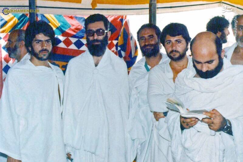 تصویری از رهبر انقلاب در لباس احرام