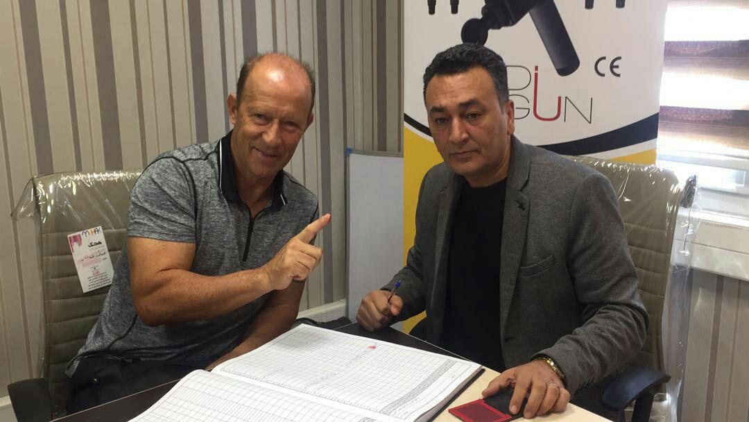 قرارداد کالدرون با پرسپولیس ثبت شد+عکس