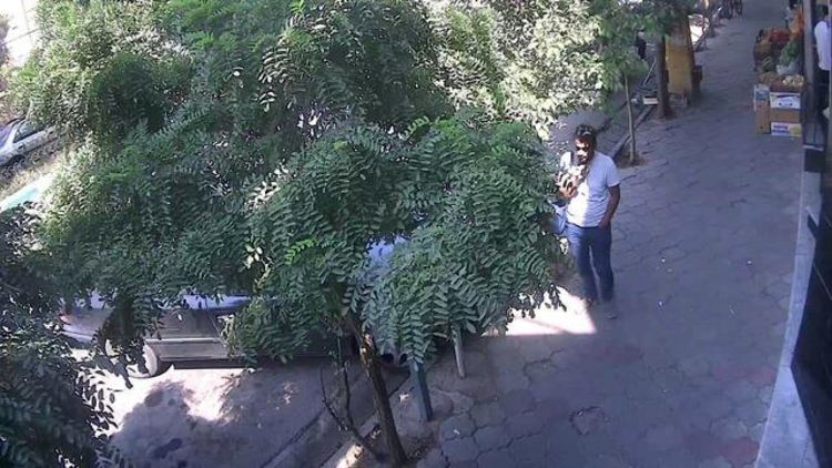 درخواست پلیس؛ سارق مسلح را شناسایی کنید+عکس) درخواست پلیس؛ سارق مسلح را شناسایی کنید+عکس)