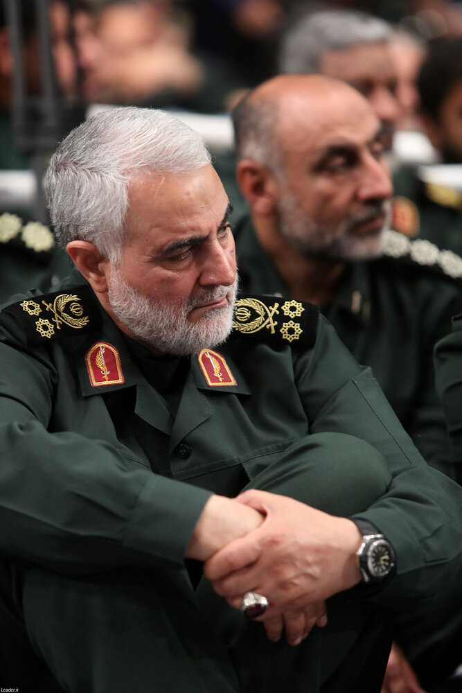تصاویری از سردار سلیمانی در دیدار با رهبر انقلاب تصاویری از سردار سلیمانی در دیدار با رهبر انقلاب