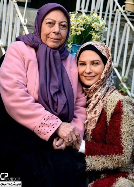 لعیا زنگنه و ثریا قاسمی در «آقازاده» لعیا زنگنه و ثریا قاسمی در «آقازاده»