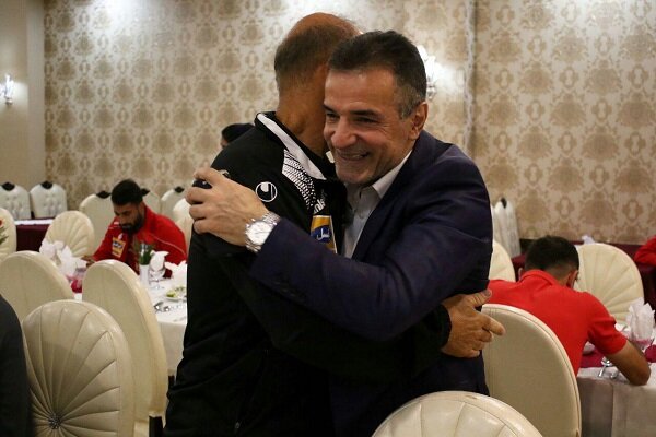 جلسه انصاریفرد با سرمربی پرسپولیس در اهواز جلسه انصاریفرد با سرمربی پرسپولیس در اهواز