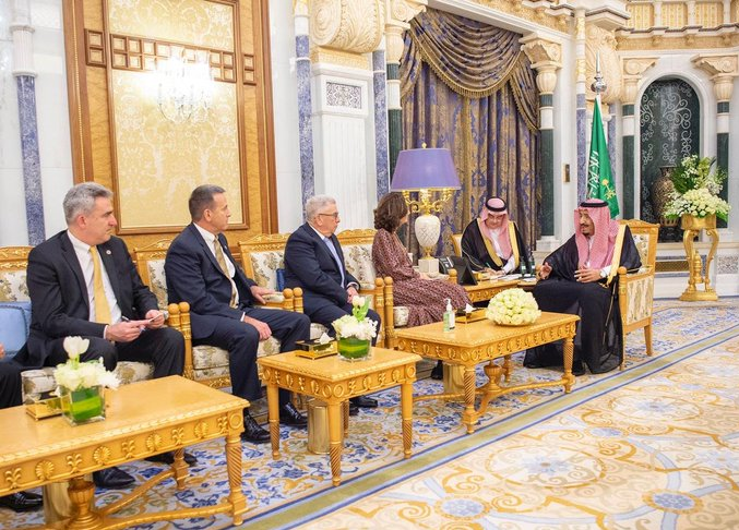 رئیس «سیا» به دیدار شاه سعودی رفت+عکس رئیس «سیا» به دیدار شاه سعودی رفت+عکس