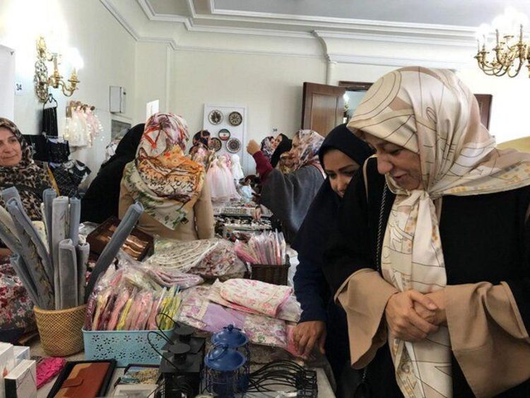 همسر ظریف در جشنواره غذا و صنایع دستی+عکس