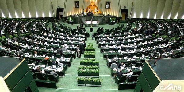 علی مطهری: مجلس باید به جایگاه خود برگردد