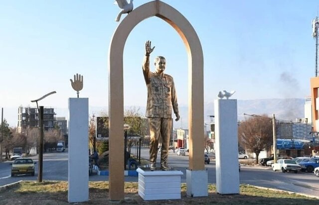 رونمایی از تندیس سپهبد شهید سلیمانی در یاسوج رونمایی از تندیس سپهبد شهید سلیمانی در یاسوج