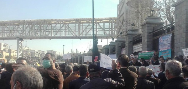تجمع بازنشستگان مقابل مجلس تجمع بازنشستگان مقابل مجلس
