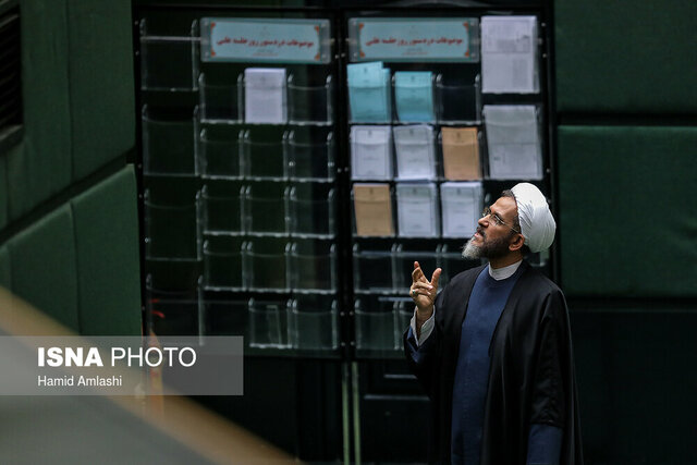 مازنی: اعدام سلاطین مشکلی را حل نمی کند