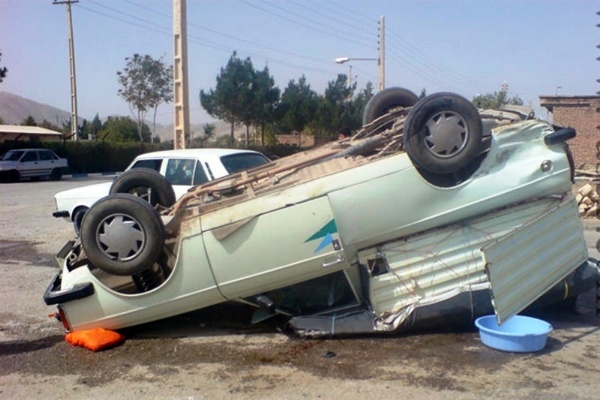 واژگونی وانت پیکان جان راننده را گرفت واژگونی وانت پیکان جان راننده را گرفت