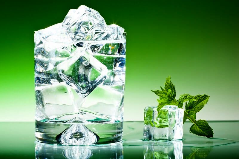 نوشیدن آب سرد برای بدن مضر است؟ نوشیدن آب سرد برای بدن مضر است؟