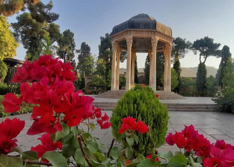 حافظ؛ مبارز ریا یا شاعر ریاکار؟