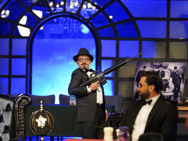 کامبیز دیرباز گرداننده «شبهای مافیا» شد کامبیز دیرباز گرداننده «شبهای مافیا» شد