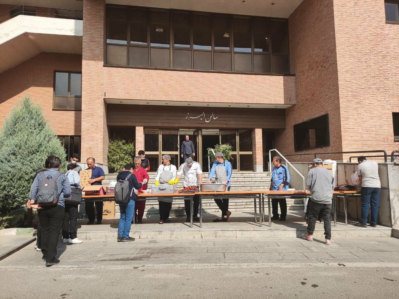 دو تصویر خبرساز از سلف دانشگاه شریف