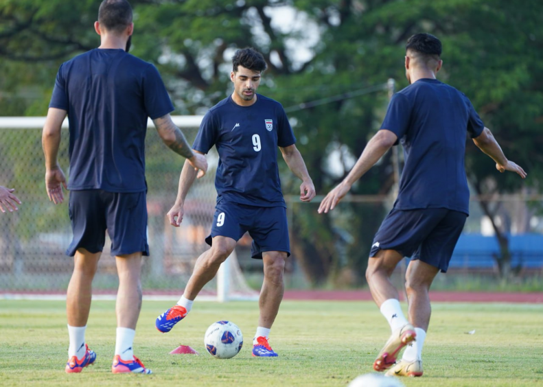عکس/ طارمی با آرسنال و ناپولی در لائوس عکس/ طارمی با آرسنال و ناپولی در لائوس