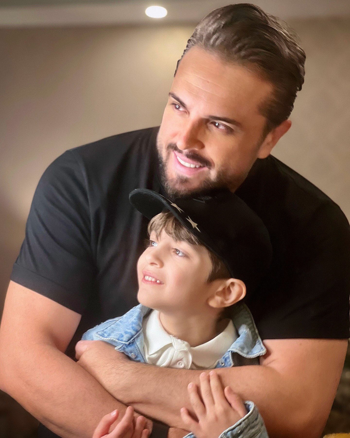 عکس جدیدی از پدرام کریمی و پسرش