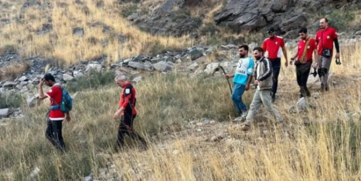 سه طبیعت‌گرد که در ارتفاعات صعب‌العبور منطقه کمتال جلفا مفقود شده بودند، پس از ۱۱ ساعت عملیات شبانه و با همکاری تیم‌های امدادی، پیدا شدند.
